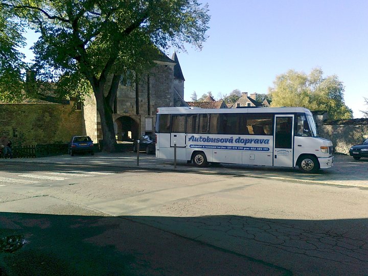 Autobus Pravec bus ve francouzském městě