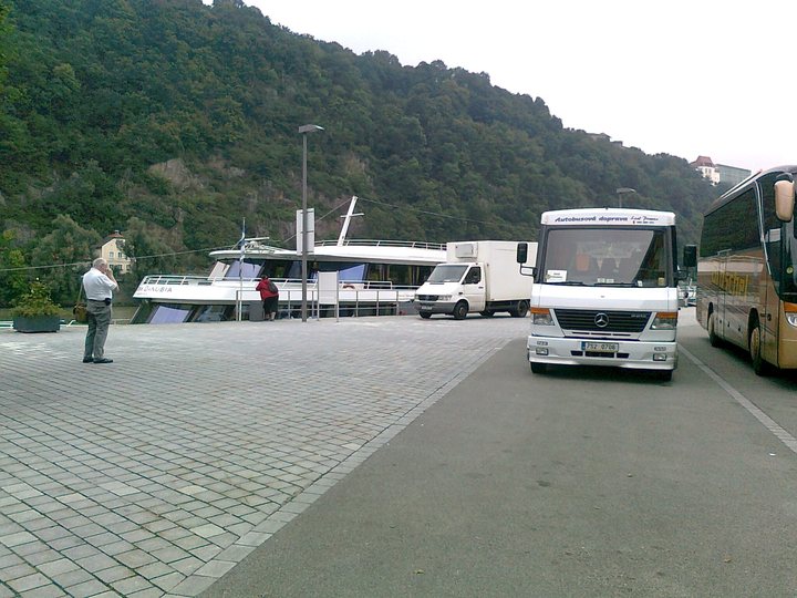 Autobus Pravec bus u přístaviště v Pasově